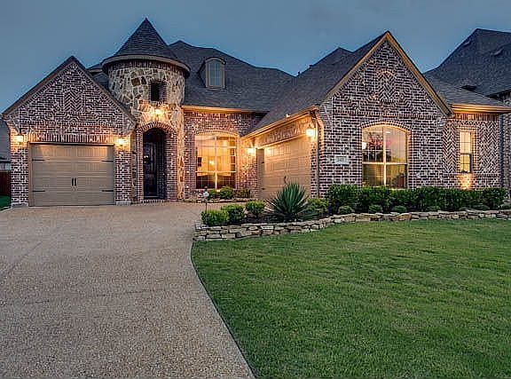 3rd image of 541 Hampshire Dr