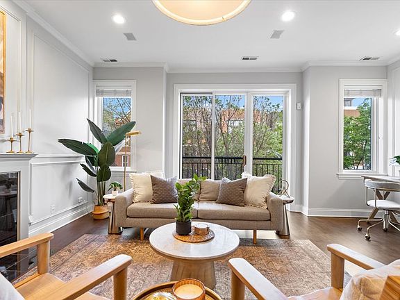 3rd image of 1026 N Hermitage Ave #2