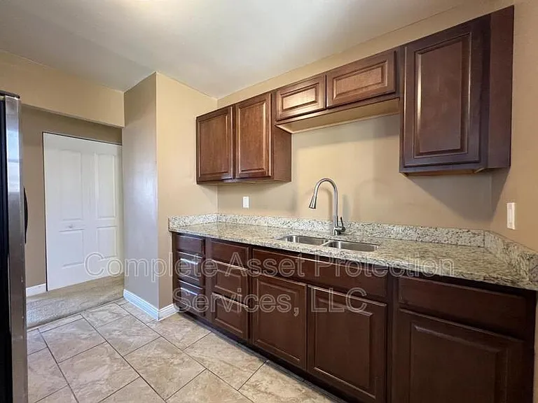 7728 Catalpa Ave — Photo 7
