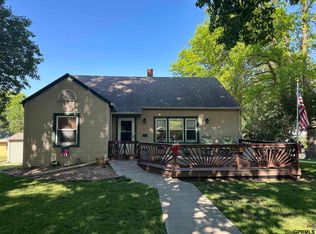 949 Forest Ave, Crete, NE 68333