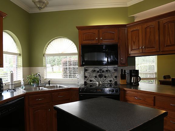 4th image of 6012 Sandlin Ave