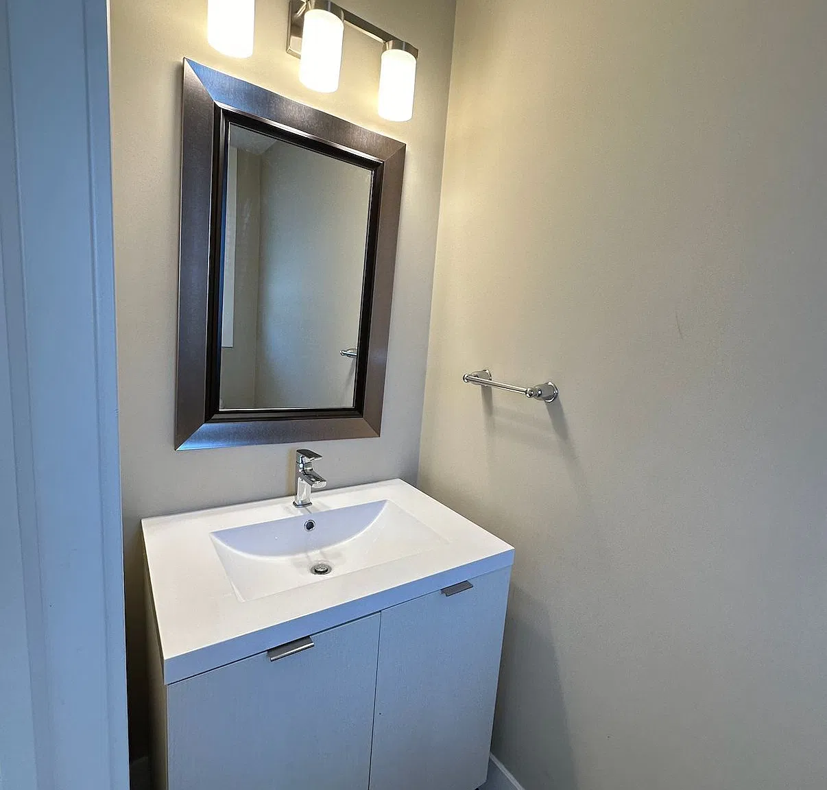 4 bed, $2,650 — Photo 4