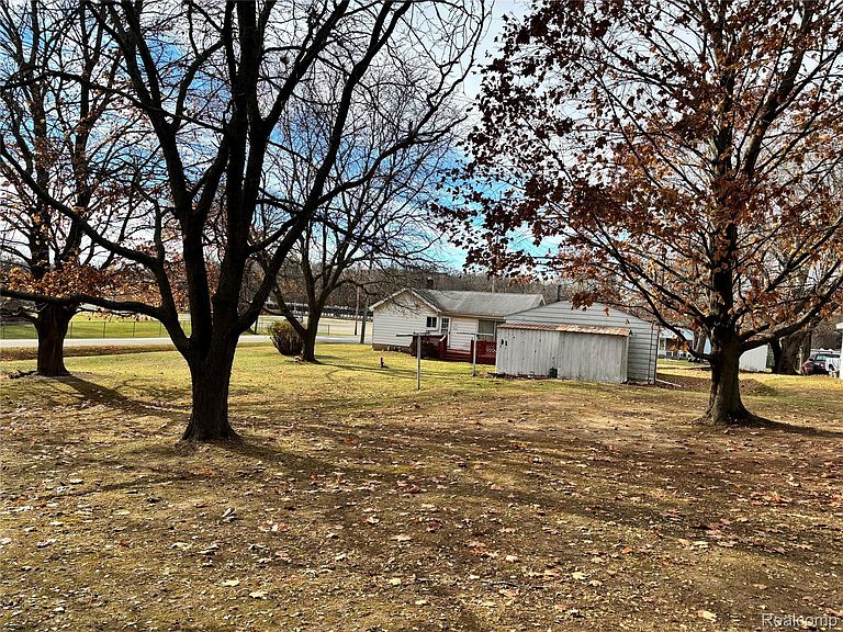 Listing photo 5