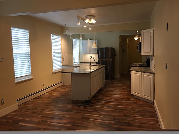 Living rm, Eating Area & Kitchen 