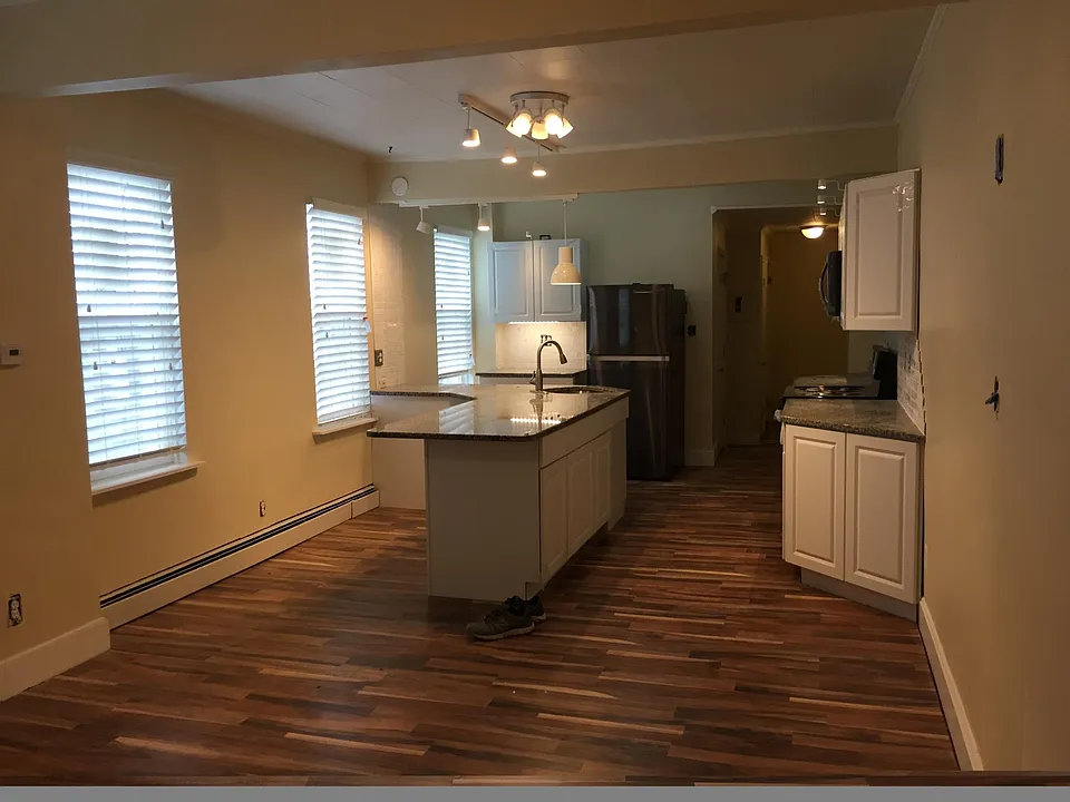 Living rm, Eating Area & Kitchen 