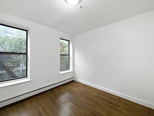 5th image of 315 W 113th St APT 4