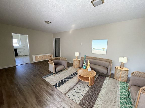 3rd image of 450 W Doran St #212