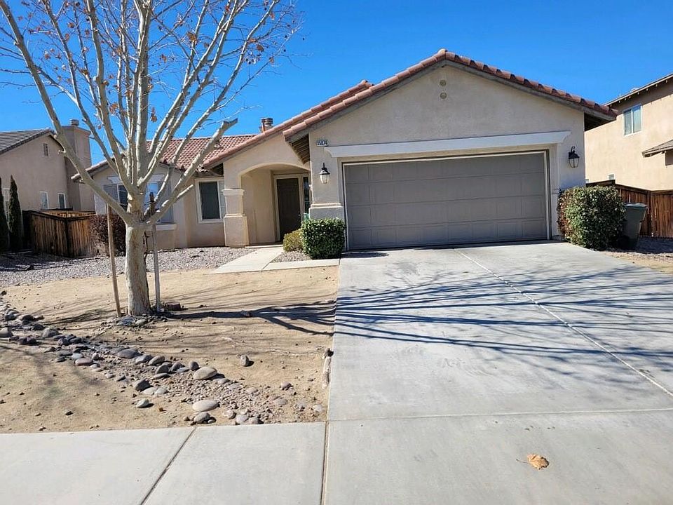 1st image of 15074 Strawberry Ln