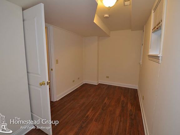 4th image of 1442 W Barry Ave APT Garden