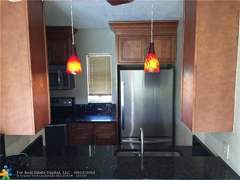 1st image of 909 Twin Lakes Dr