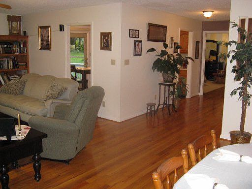 4th image of 627 Chris Haven Dr