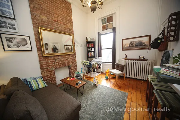 Rented by Metropolitan Realty | media 41