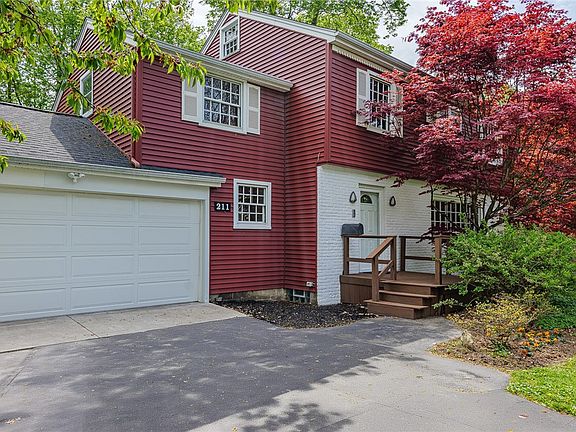 2nd image of 211 Windemere Rd