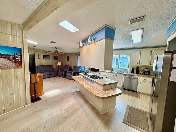 5th image of 612 Cedar Ln