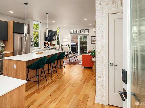 4th image of 2308 Franklin Avenue E #B