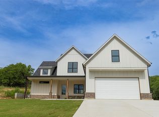 196 Jim Walter Dr, Runaway Bay, TX 76426