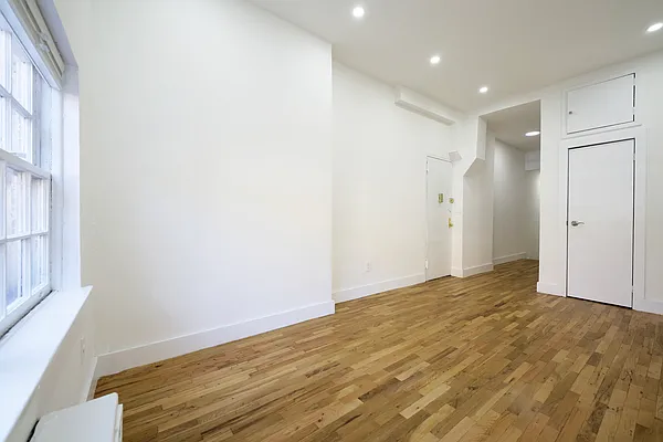 Rented by Buchbinder & Warren | media 14