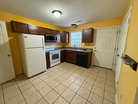 2nd image of 112 Little Man Ln #2
