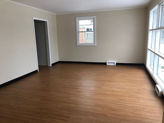 3rd image of 4212 Crestview Dr