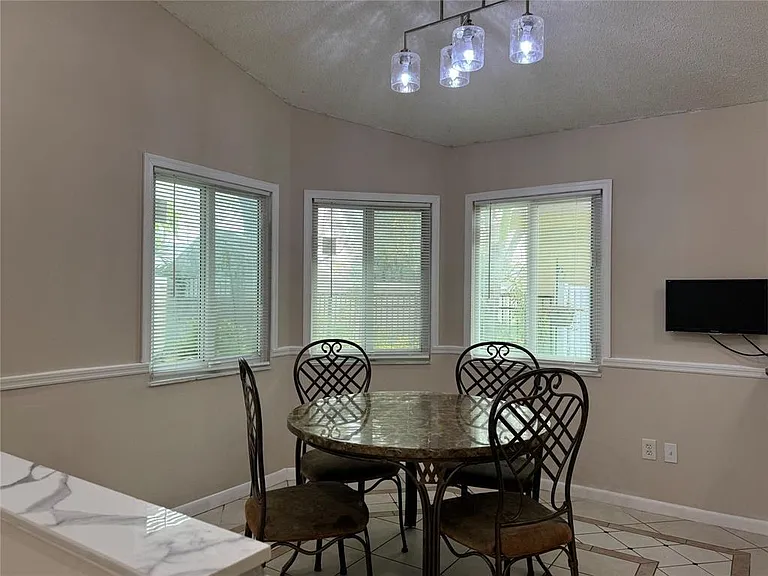 1038 W Jasmine Ln — Photo 4