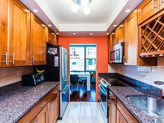 5th image of 360 W Wellington Ave APT 12F
