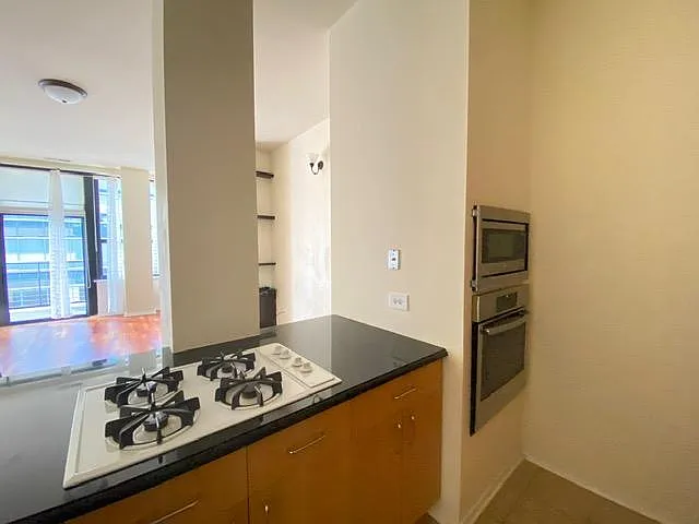 130 S Canal St #804 — Photo 6