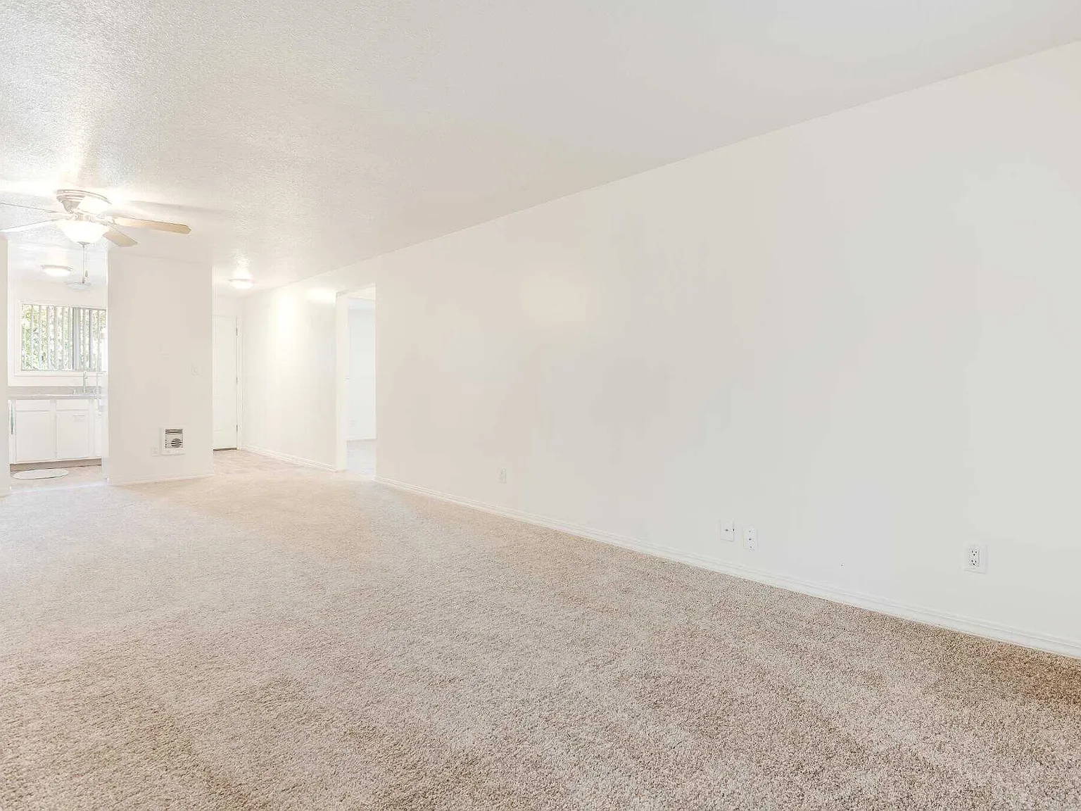 Colonial Villa Apartments — Photo 3