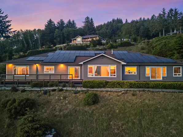 135 Nautical Hts, Smith River, CA 95567