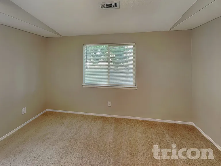 2419 NE 164th Ave — Photo 7