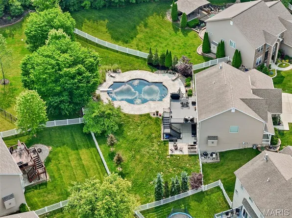 111 Harvestgate Ct, Lake Saint Louis, MO 63367