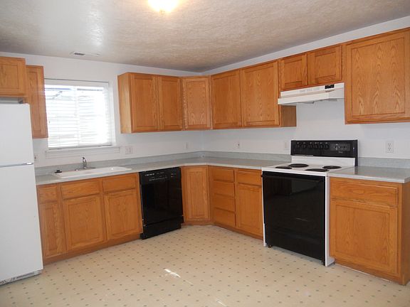 basement kitchen