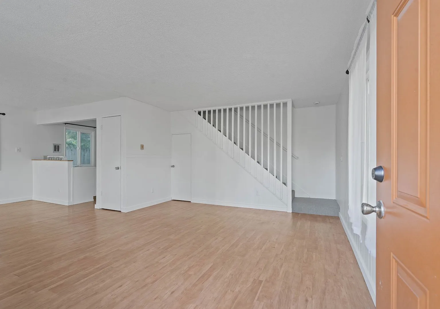 Updated 2-bdrm/1-bath triplex apt in St. JohnsOff-street parking, on-site W/D, near downtown St. ... — Photo 3