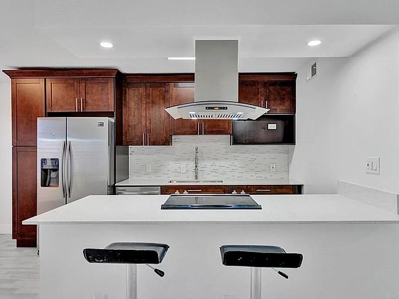 2nd image of 4040 Harwood Dr #D-4040