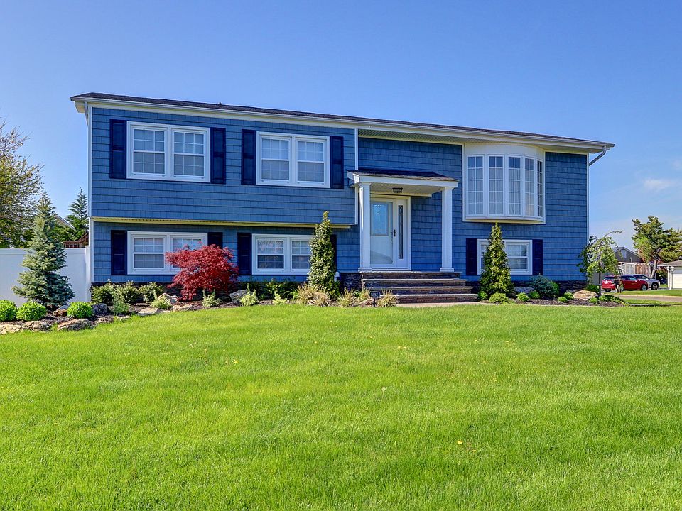 1st image of 9 Bay Dr