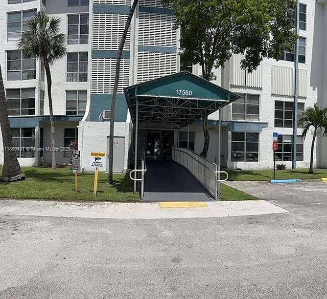 Building Photo 4