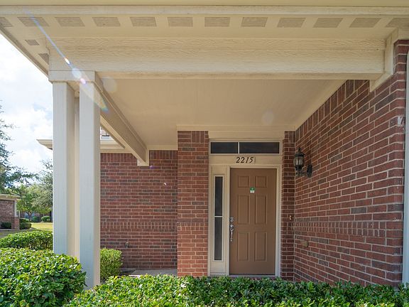3rd image of 2215 Canterbury Park Dr