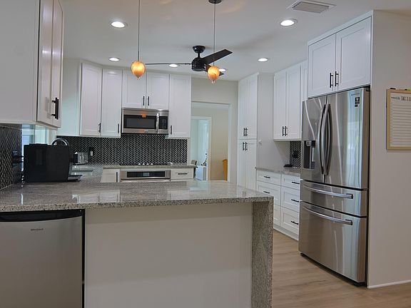 4th image of 50 SW 11th Avenue