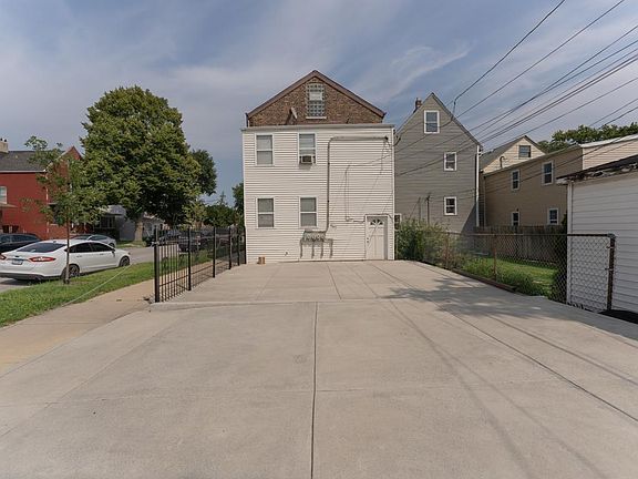 Large new patio w/ back side entrance to unit.
