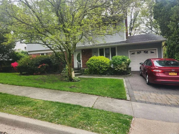 84 Beaumont Drive, Plainview, NY 11803