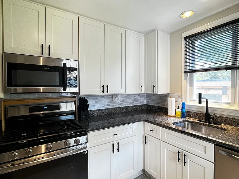 120 N Huron Dr — Photo 14