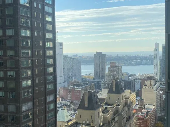 301 West 57th Street image 21 of 33