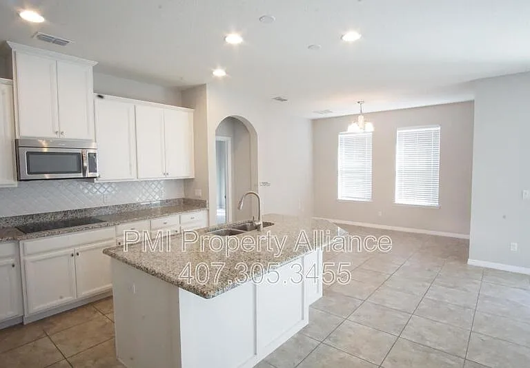 1427 Cabot Dr — Photo 4
