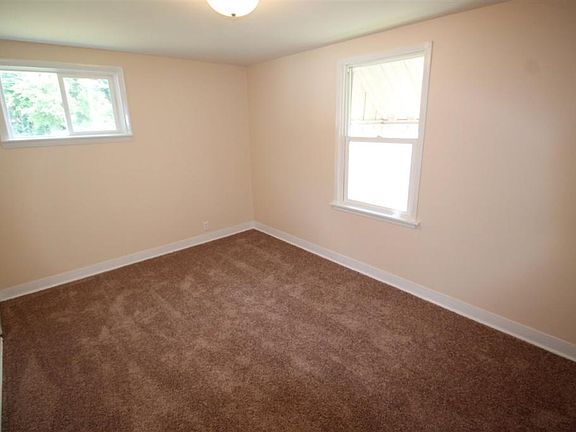 4th image of 1523 E Fox St