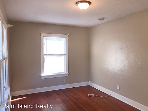 4th image of 460 13th Ave N APT 4