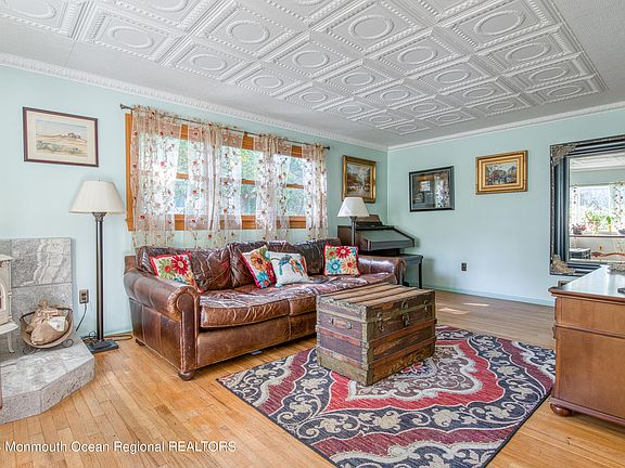 5th image of 447.5 Harnell Avenue