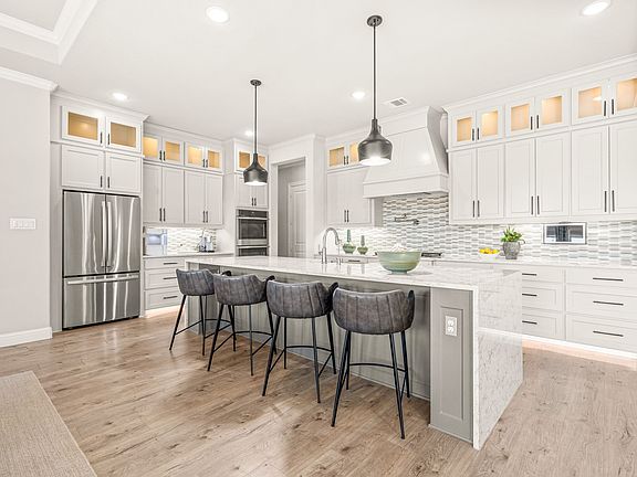 5th image of 221 Oakmont Dr