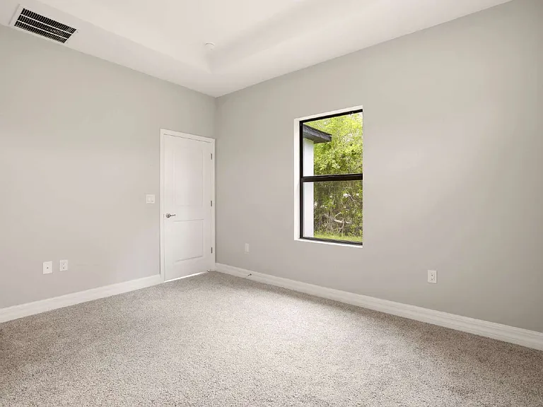 4102 E 7th St — Photo 36
