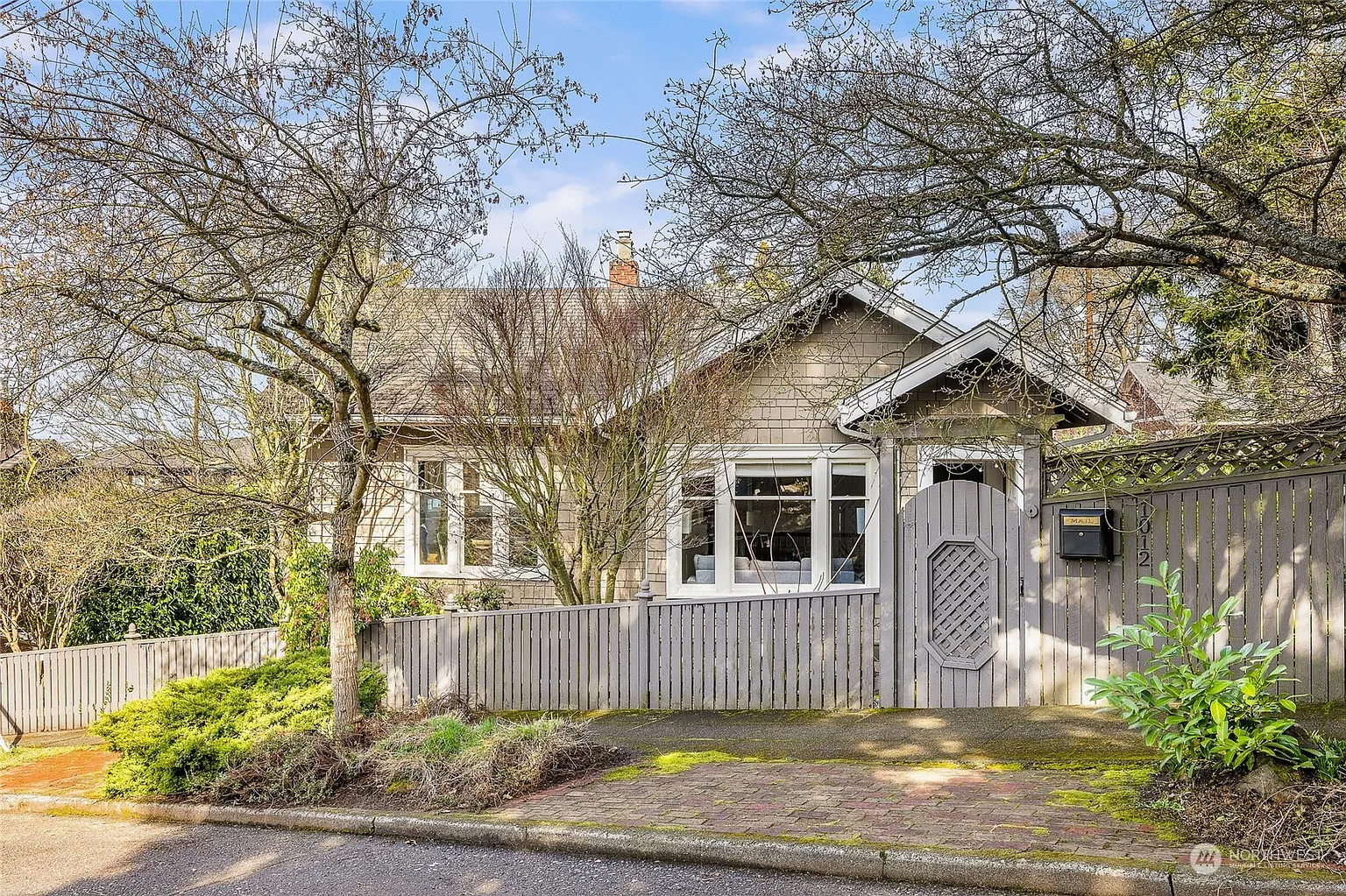 1012 W Raye Street photo 1