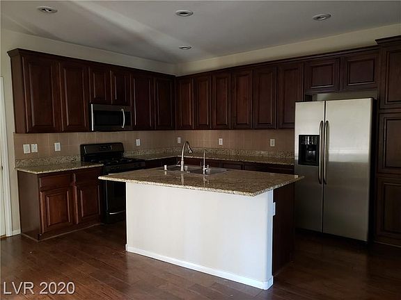 3rd image of 1040 Railroad Flat Ct