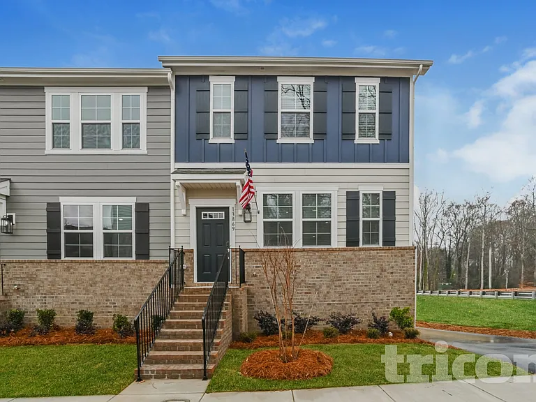 13869 Hill St — Photo 1